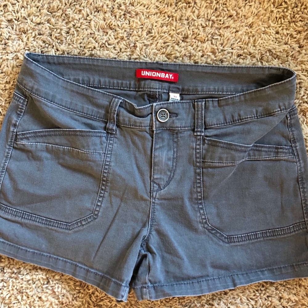 Maurices gray shorts